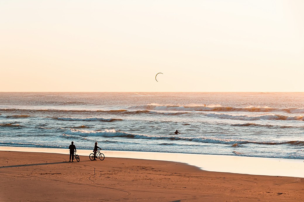 Beginner kite lesson on the beach